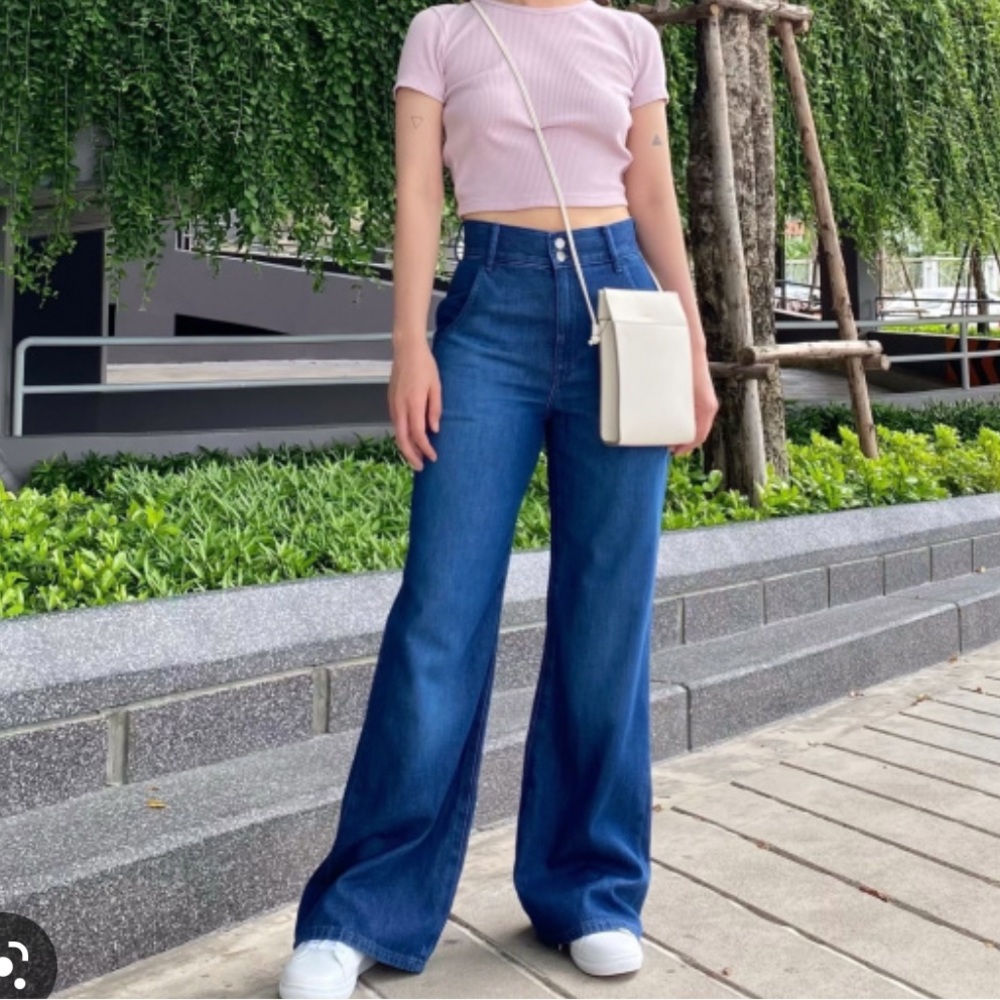 UNIQLO Wide Flared Jeans
